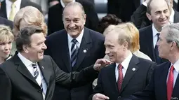 thumbnail of 150507144640_merkel_putin_schroeder_624x351_getty.jpg.webp