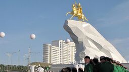 thumbnail of gurbanguly-berdymukhamedov-statue.jpg