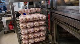thumbnail of 191003115847-02-costco-rotisserie-chickens-restricted-super-169.jpg