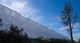 thumbnail of straight-edge-clouds-UK2009april11.jpg