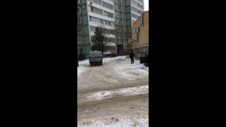 thumbnail of Женщина полицейский выбрасывает вещи с балкона и кричит, что Владимир Путин еврей.mp4