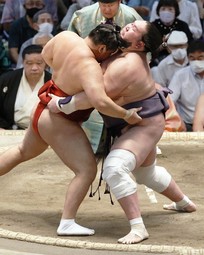 thumbnail of Teru-vs-Hoshoryu-pulling-game.jpg