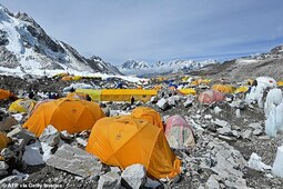 thumbnail of Эверест,мусор,свалка,редкое фото_(Base-Camp).jpg