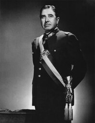 thumbnail of Augusto_Pinochet_foto_oficial.jpg