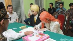 thumbnail of foto-pernikahan-isabel-nurani-kasih-dan-andre-styanto-wijaya-viral-karena-mengenakan-cosplay-serial-anime-one-piece-nami-sanji-1_169.jpeg