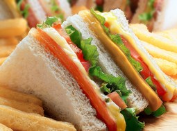 thumbnail of Club-sandwich-au-poulet-et-fromage.jpg