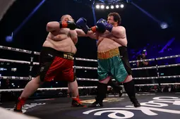 thumbnail of 800lb-fight.webp