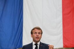 thumbnail of macron-flag.jpg