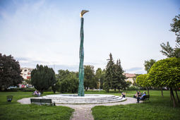 thumbnail of independence-statue.jpg