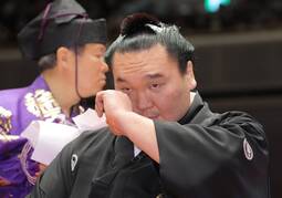 thumbnail of Hakuho-Sho-top-knot-cutting-ceremony.jpeg