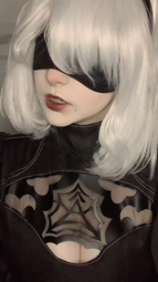 thumbnail of 7197761363236637957 This is just a cos test for now, so this isn’t her actual wig! #nierautomata #nierautomatacosplay #2b #2bcosplay #nierautomata2b.mp4