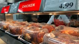 thumbnail of 191008134823-05-costco-rotisserie-chickens-pricetag-exlarge-169.jpeg