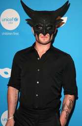 thumbnail of will-forte-lydia-hearst-claire-holt-get-dressed-up-for-unicefs-masquerade-17-e1540838298410.jpg