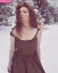 thumbnail of -annalise-basso_0123.jpg