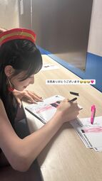 thumbnail of shiori_08.19 2025-04-30 09:35:01igpostVu0_d-photo1.jpg