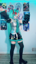 thumbnail of up side upside down!! #miku #cosplay [7185343705254038827].mp4