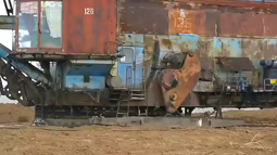 thumbnail of soviet_walkingexcavator_rptgX_ajr1T3D2En.webm