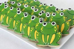 thumbnail of 4a5a1abc56357eeb72d46e2a36480600--frog-cookies-fondant-cookies.jpg