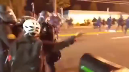 thumbnail of Oregon State Troopers ain’t playing around with Antifa (360p_30fps_H264-128kbit_AAC).webm