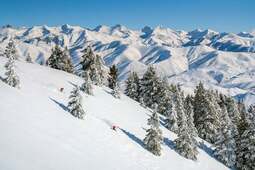 thumbnail of ski1120-rgw1-sunvalley-courtesy-collins_schroeder.jpg