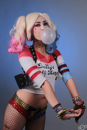 thumbnail of harley_quinn_suicide_squad_by_izabelcortez-d98x0il.jpg