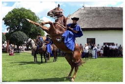 thumbnail of 1409-betyar-napok-kondoros-fesztival-folklor-gasztronomia-lovasbemutato-koncert-csalad-szorakozas.jpg