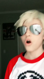 thumbnail of 165 [Dave Strider] (oh you the queen).mp4