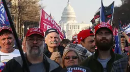 thumbnail of 2020-12-12T192057Z_1081571121_RC2VLK9B3TD9_RTRMADP_3_USA-ELECTION-TRUMP-PROTEST.webp